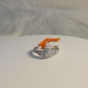 Elegant Silver Ring with Crystal Accents